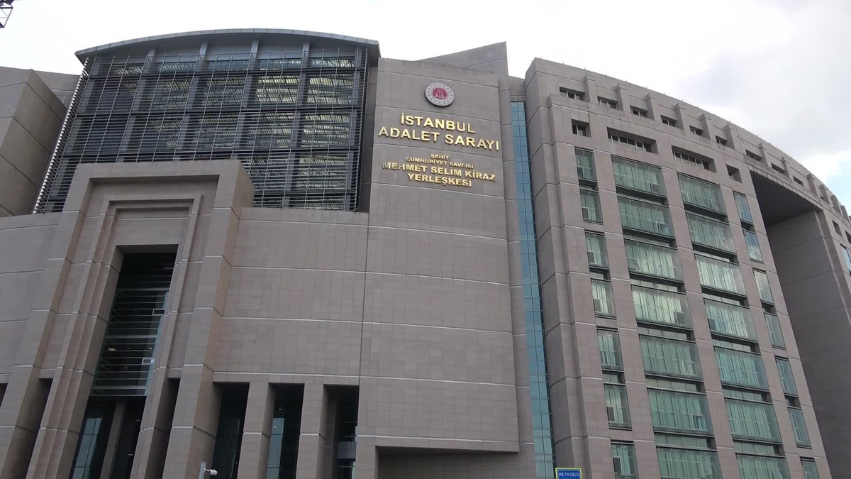 Son dakika haberleri... Sarıyer\'de tartıştığı kadını öldüren sanığa müebbet ile 9,5 yıl hapis cezasına çarptırıldı
