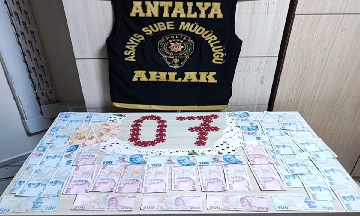 Kamera sistemleri ve kapıya koydukları erketeler polis baskınını engelleyemedi