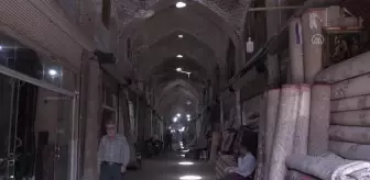 Kazvin eyaletinin tarihi pazarındaki halıcılar eski günlerini arıyor