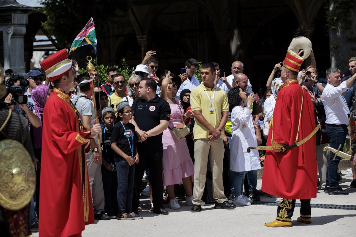 Mehteran Birliği Topkapı Sarayı'nda konser verdi