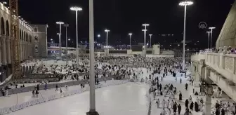 Mekke'ye ulaşan hacı adayları, ibadetlerini sürdürüyor