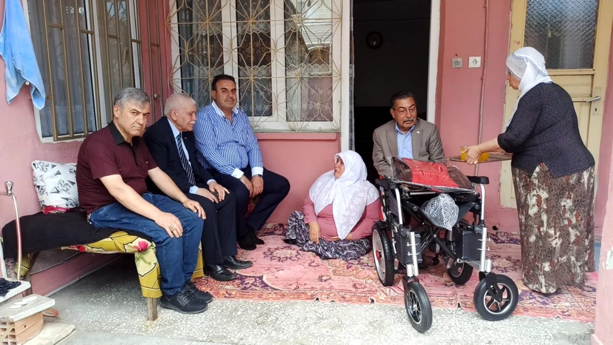 MHP Milletvekili Özyavuz\'dan engelli kadına hediye