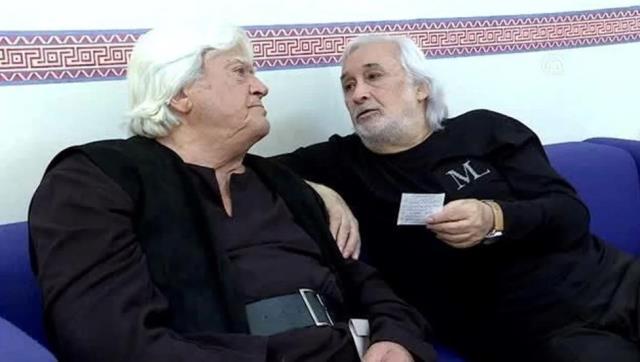 Müjdat Gezen, Cüneyt Arkın'ın nasıl hayatını kaybettiğini anlattı: Yataktan düşünce kalbi durmuş Müjdat Gezen, Cüneyt Arkın'ın nasıl hayatını kaybettiğini anlattı: Yataktan düşünce kalbi durmuş