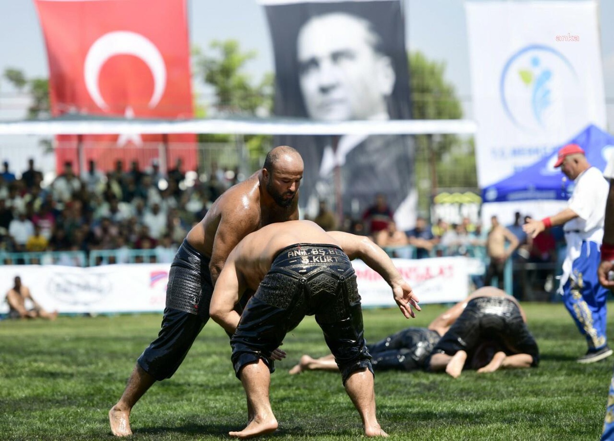 Muratpaşa Belediyesi\'nin Başpehlivanı Okulu\'nun Gözü Altın Kemerde