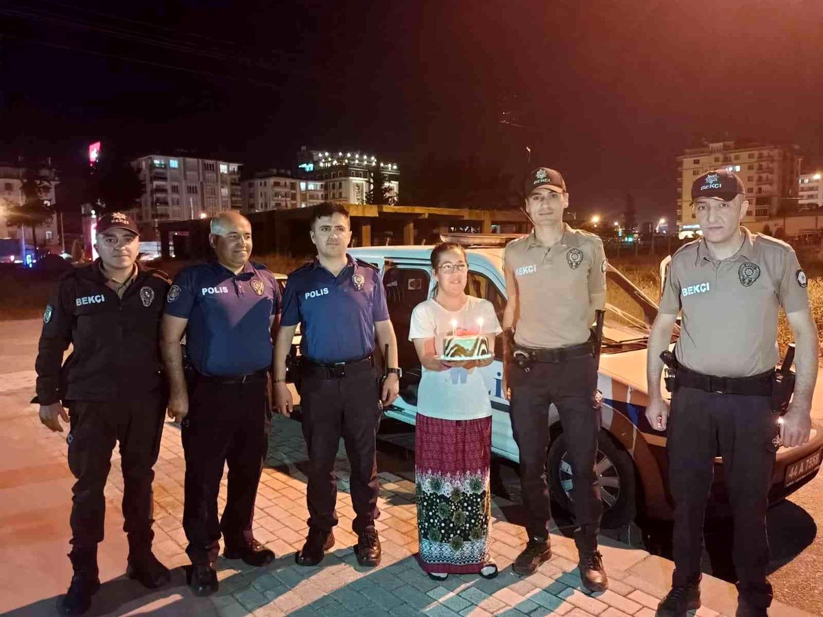 Son dakika yerel: Polisten engelli genç kıza doğum günü sürprizi