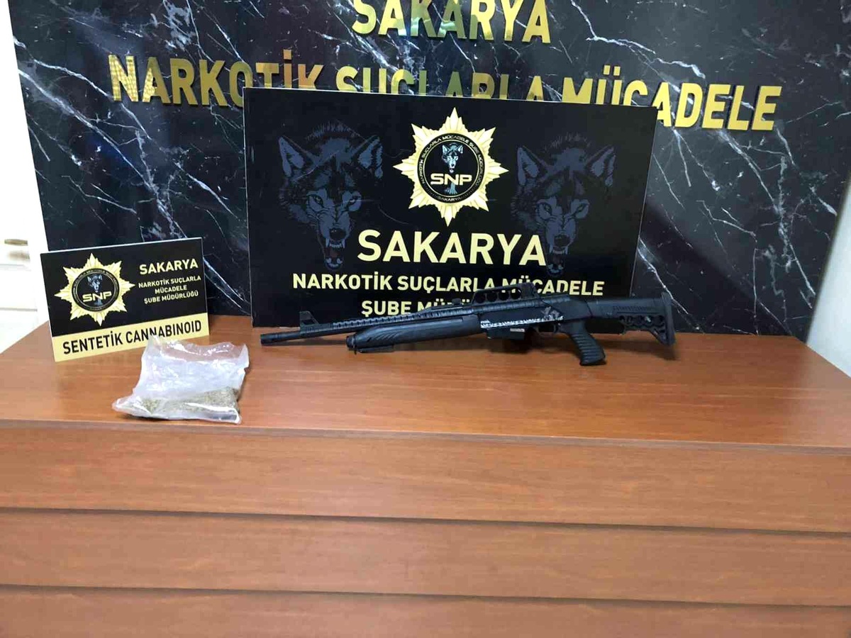 Son dakika haber... Sakarya\'da uyuşturucu operasyonu: 4 gözaltı