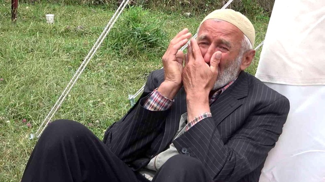 Selde kaybolan 22 yaşındaki gencin kıyafeti ve ayakkabısı bulundu, acılı dede gözyaşlarına boğuldu Selde kaybolan 22 yaşındaki gencin kıyafeti ve ayakkabısı bulundu, acılı dede gözyaşlarına boğuldu