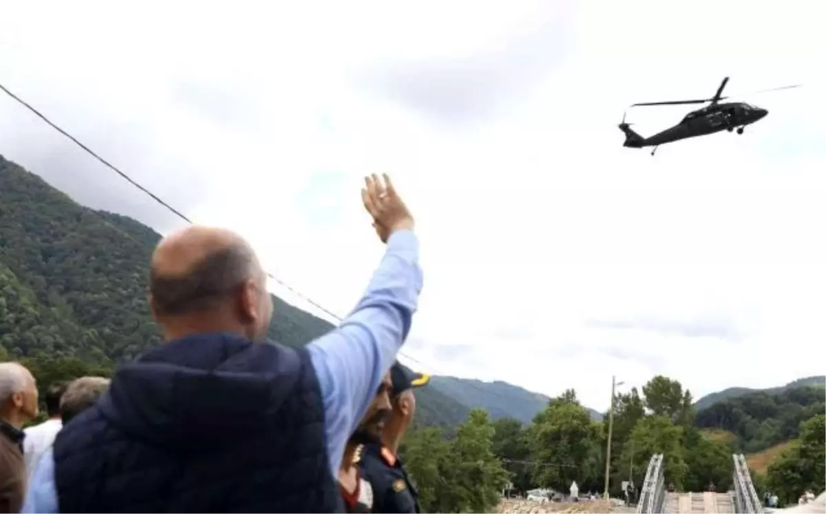 Sele teslim olan Bartın Şarköy\'de çocukların helikopter isteği geri çevrilmedi! Gökyüzünde tur atan çocuklar büyük sevinç yaşadı