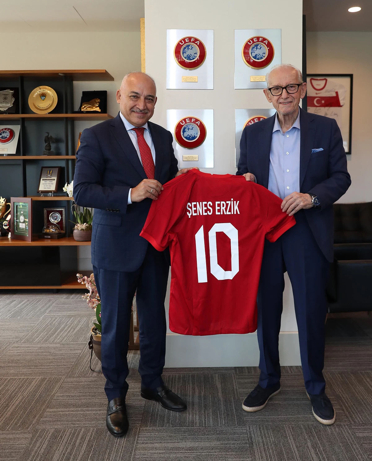 Şenes Erzik'ten TFF Başkanı Mehmet Büyükekşi'ye ziyaret - Son Dakika