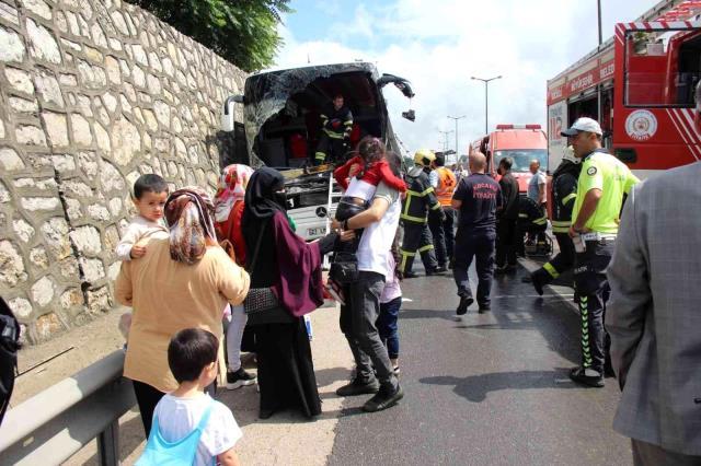 TEM'de büyük kaza, 11 araç birbirine girdi TEM'de büyük kaza, 11 araç birbirine girdi