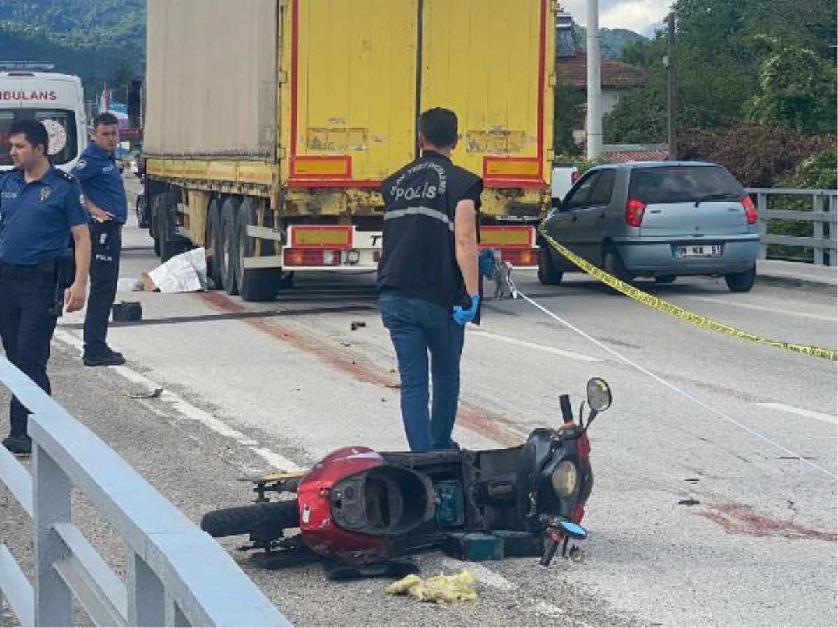 Son dakika haberi... TIR\'ın altında kalan elektrikli bisiklet sürücüsü öldü