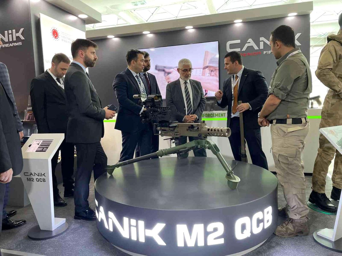 Türkiye\'nin gururu \'CANiK M2 QCB\', SEDEC Fuarı\'nda