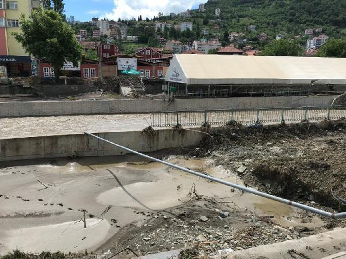 Yaya köprüleri yıkılan İnebolu'da inşaat halindeki köprü kullanılıyor