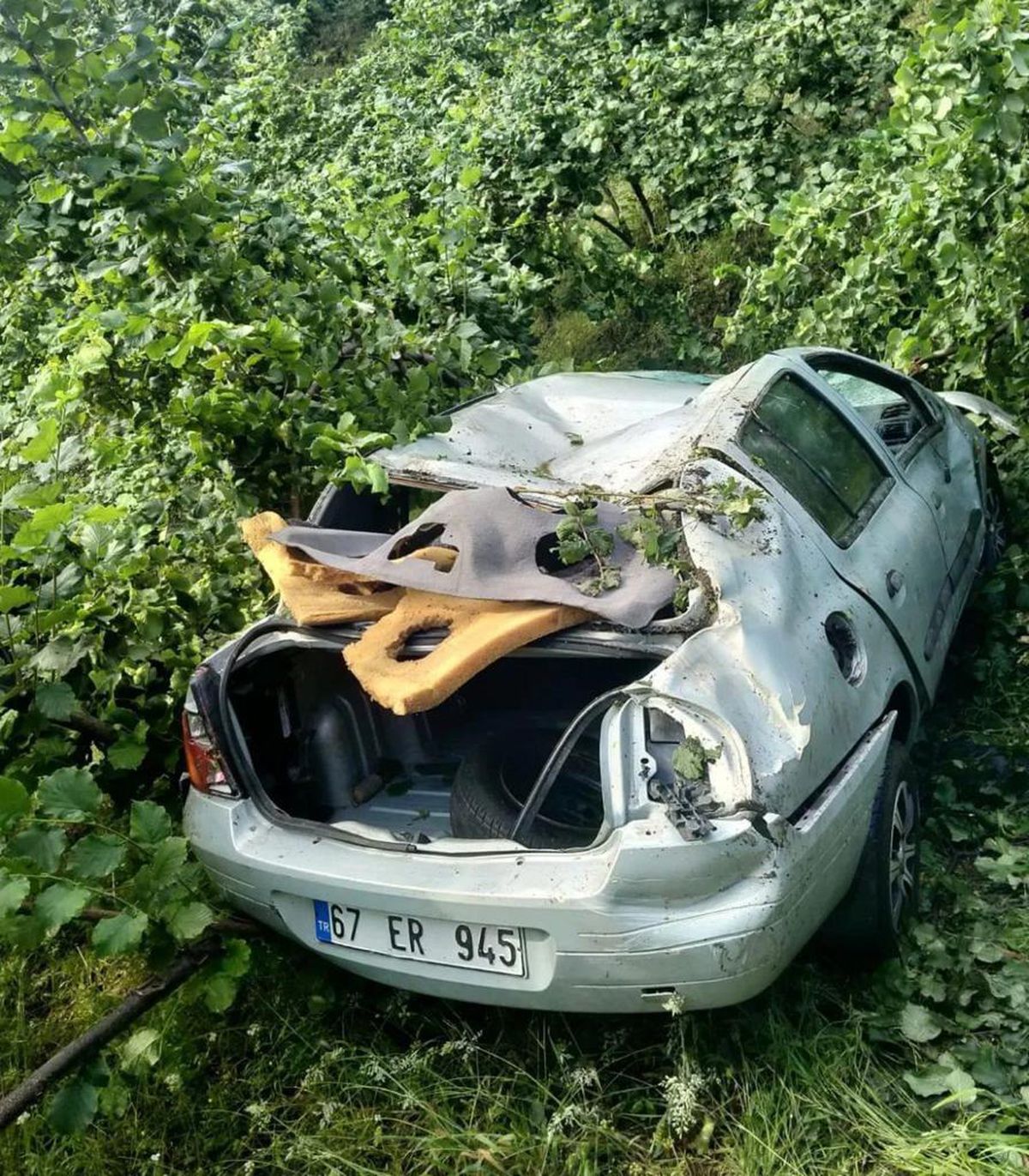 Son dakika gündem: Zonguldak\'ta fındık bahçesine devrilen otomobildeki 1 kişi öldü, 1 kişi yaralandı