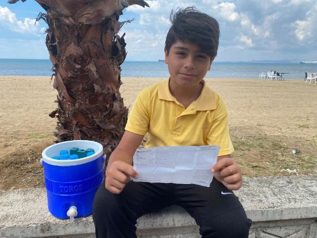13 yaşındaki Alperen, su ve limonata satıp gelirini Mehmetçik Vakfı'na bağışlıyor 13 yaşındaki Alperen, su ve limonata satıp gelirini Mehmetçik Vakfı'na bağışlıyor