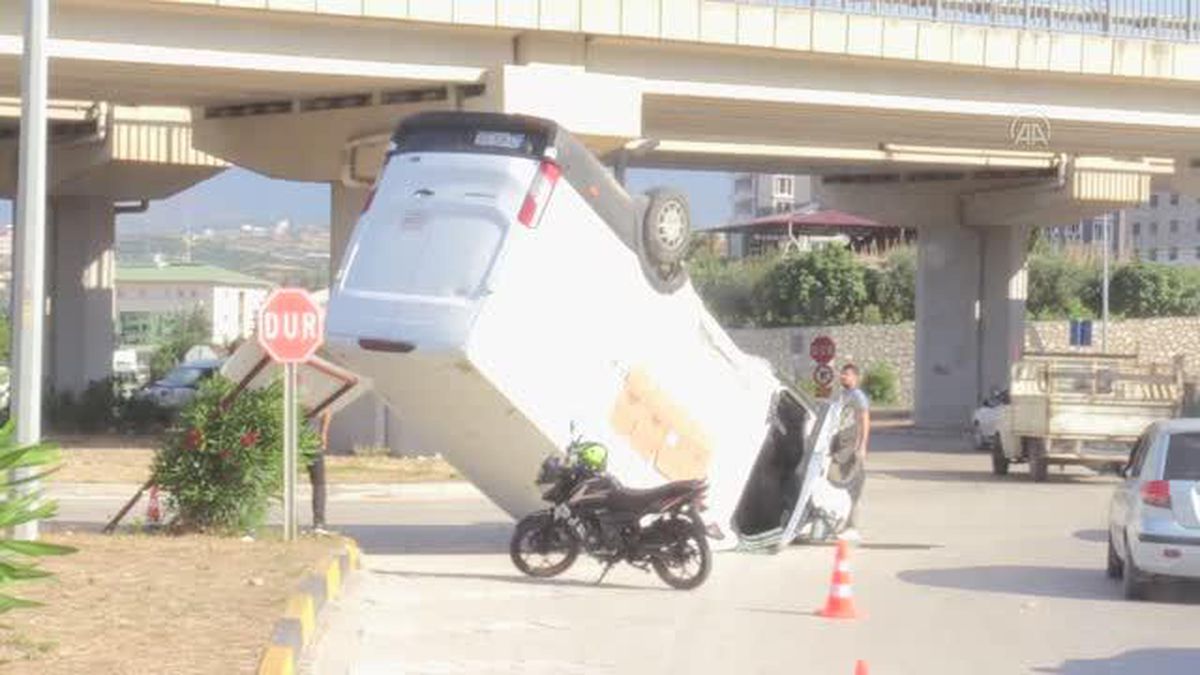Son dakika gündem: 2 minibüsün karıştığı kazada 5 kişi yaralandı