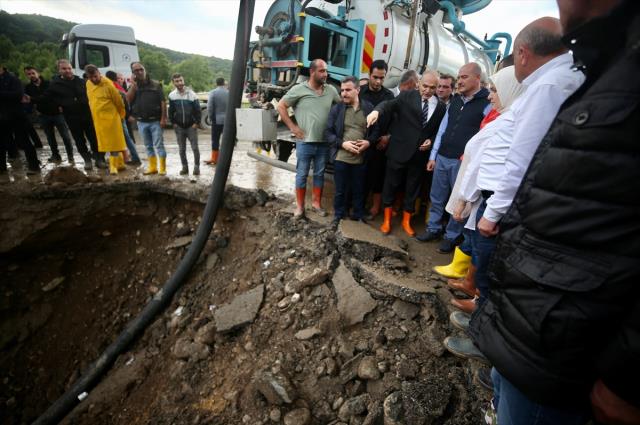 Bakan Soylu Batı Karadeniz bölgesinde yaşanan sel afetindeki son durumu paylaştı: Tablo gün geçtikçe ağırlaşıyor Bakan Soylu Batı Karadeniz bölgesinde yaşanan sel afetindeki son durumu paylaştı: Tablo gün geçtikçe ağırlaşıyor