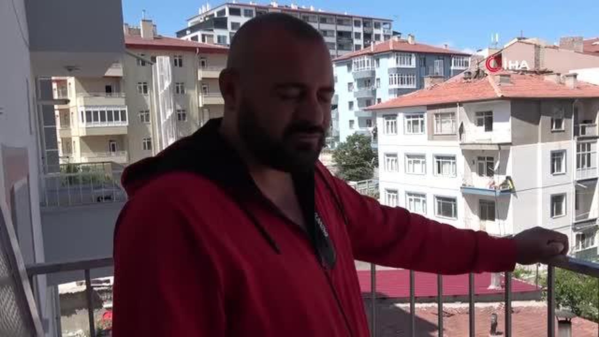 Balkondan atlayan komşusunu havada yakalayan kahraman konuştu: "Kadını tuttuğum sırada sırtı yanıyordu"
