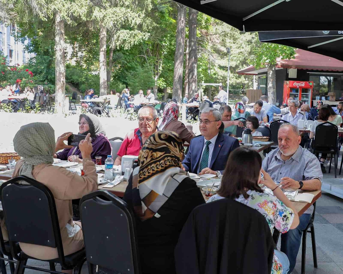 Başkan Alim Işık: "Çocuklarımızı sahiplenen aileler çok kıymetli"
