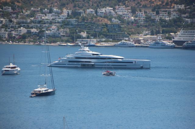 Bill Gates'in yüzen milyon doları yeniden Bodrum'da! Haftalık kirasına hayal gücü yetmiyor