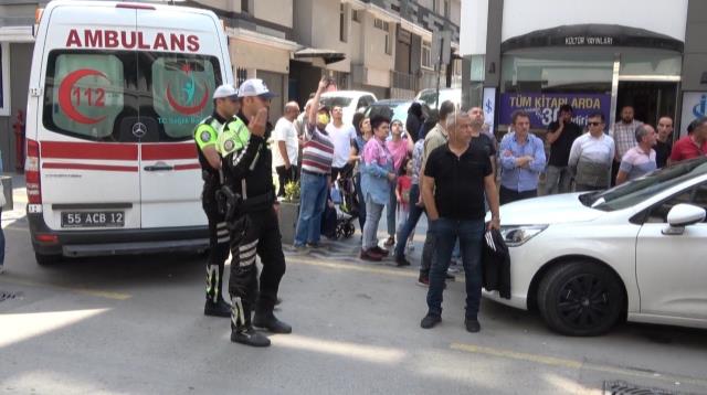 Binanın çatısına çıkan kadını ölümden polis çekip aldı Binanın çatısına çıkan kadını ölümden polis çekip aldı
