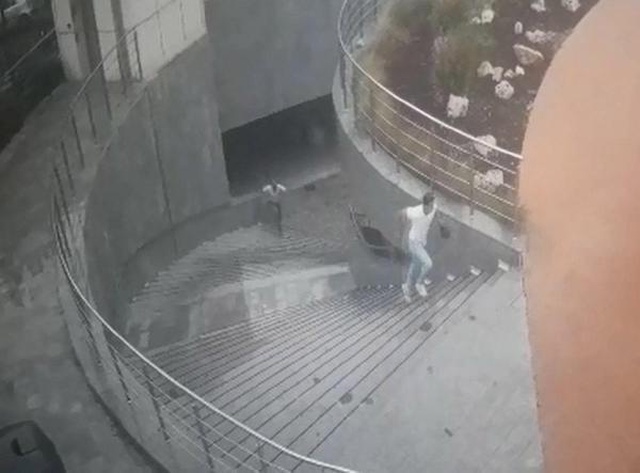 Çöp şiş yeme yarışmasını kazanamayınca parasız kalıp kapkaç yapmış Çöp şiş yeme yarışmasını kazanamayınca parasız kalıp kapkaç yapmış