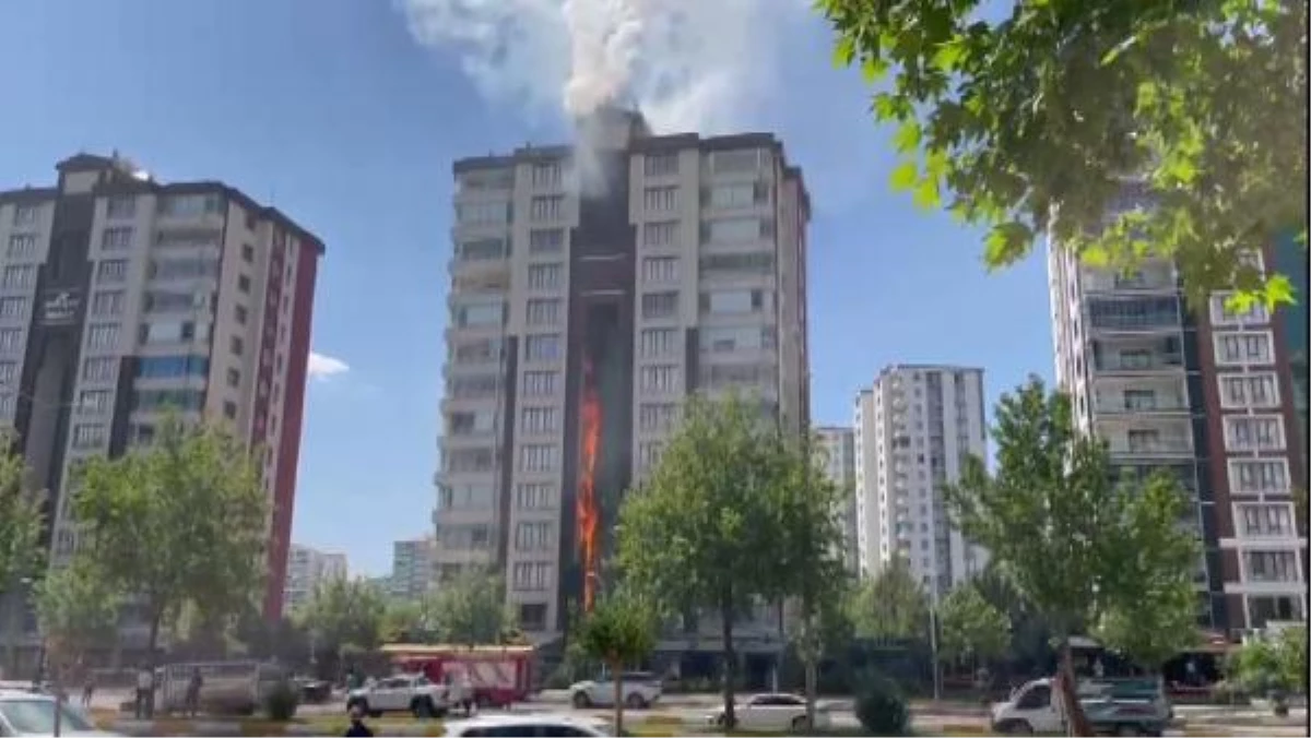 Diyarbakır\'da 13 katlı binada yangın