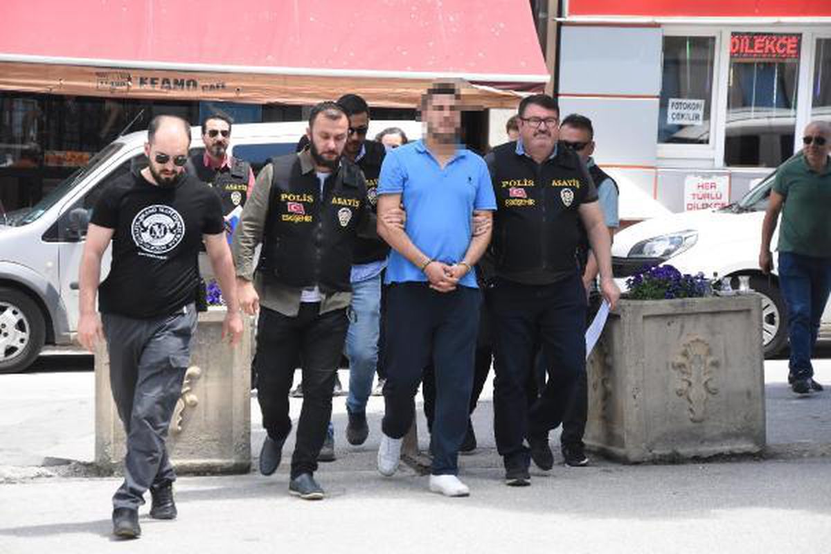 Dövülerek 3\'üncü kat penceresinden atılan kuaför Gökhan öldü