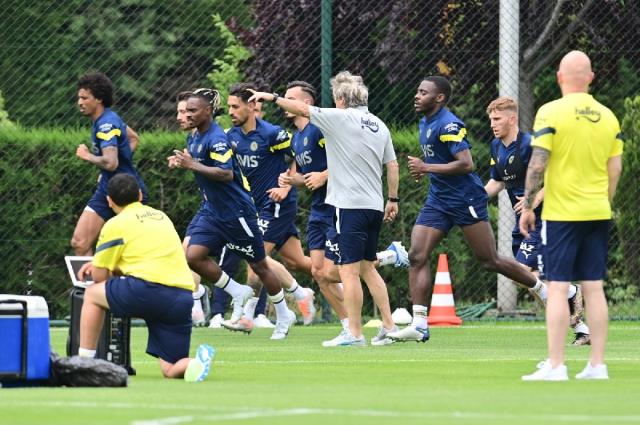 Fenerbahçe'de ayrılık rüzgarı! Üç futbolcuya transfer teklifi geldi