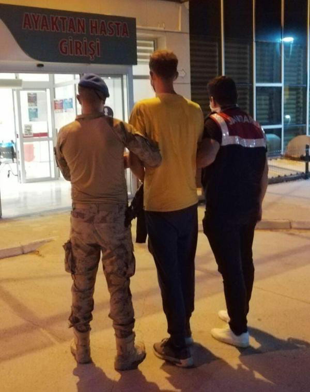İzmir\'de terör operasyonu: 5 gözaltı