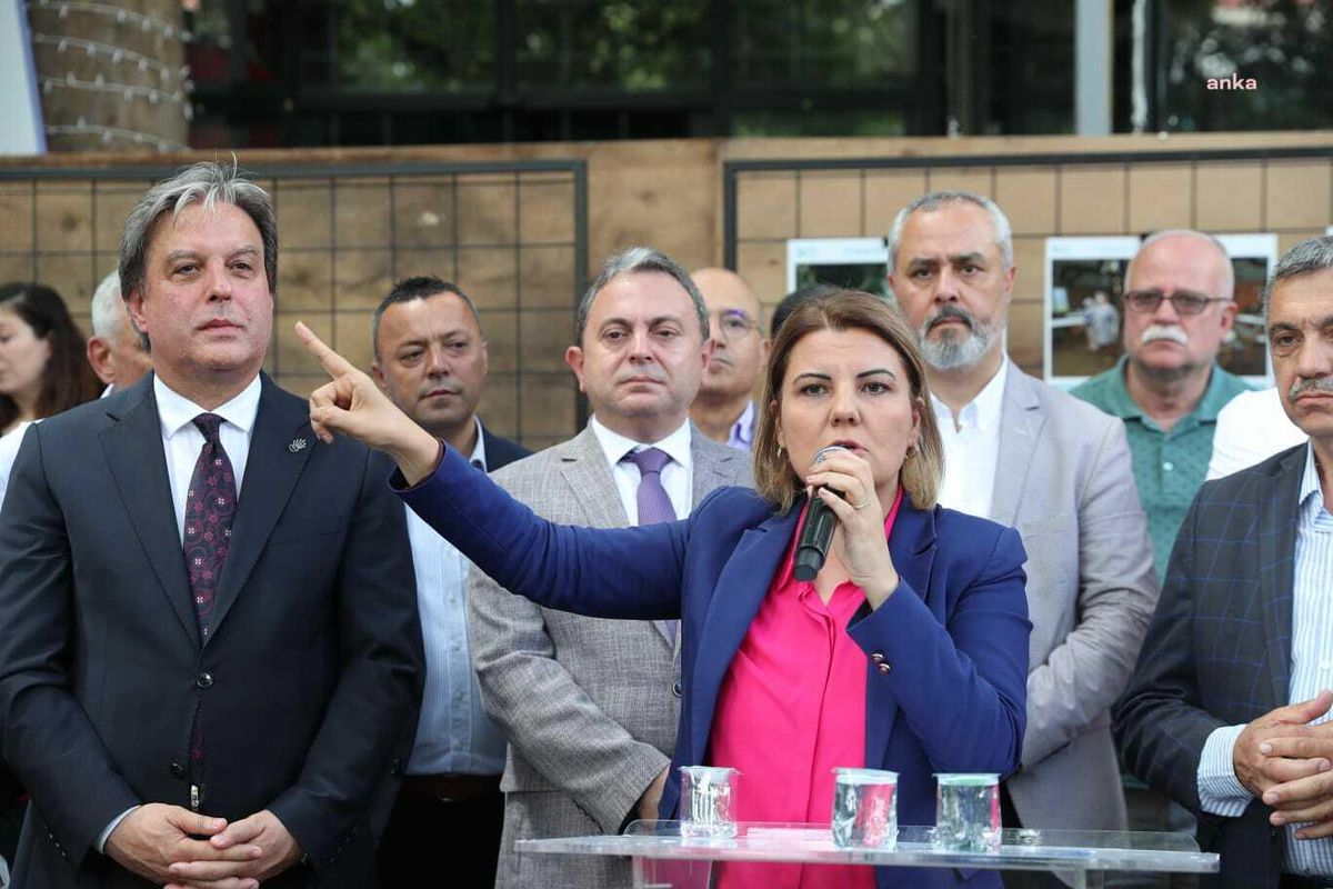 İzmit Belediye Başkanı Kaplan Hürriyet: "Kamu Malını, Baba Malı Gibi Yapmışlar"