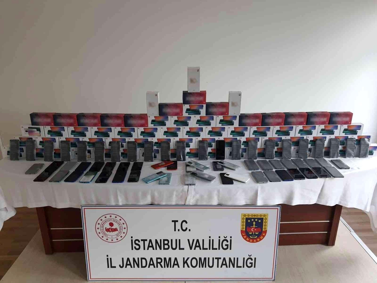 Son dakika haberi... Jandarmadan kaçak cep telefonu operasyonu: 5 gözaltı