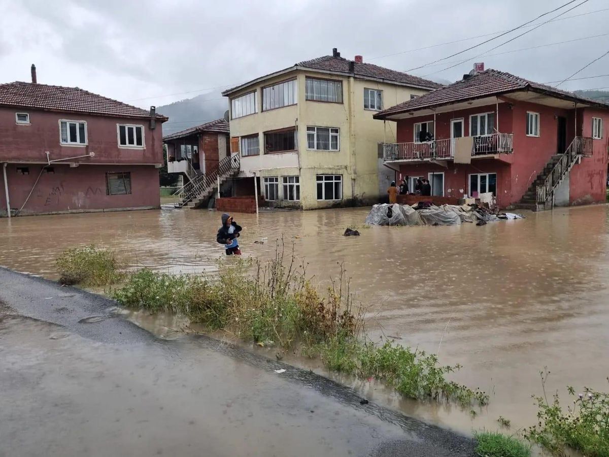 Sağanak hayatı olumsuz etkiliyor