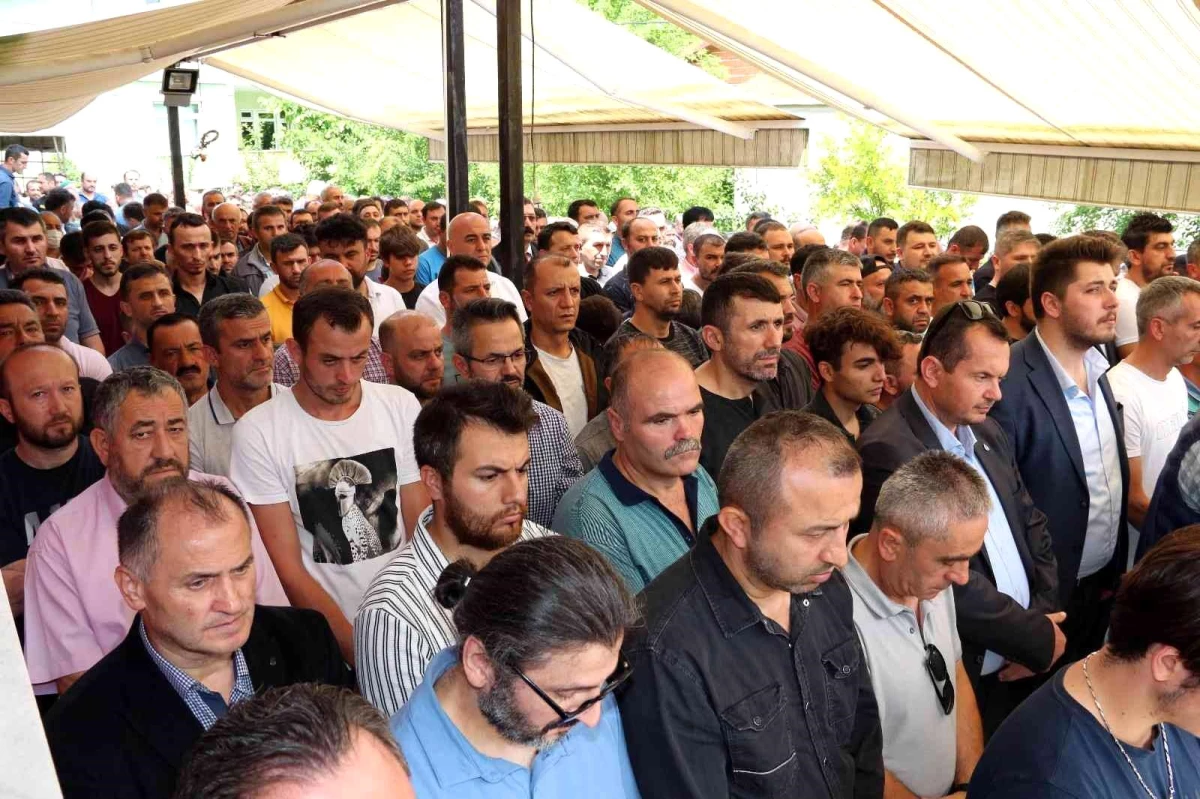 Son dakika haberleri | Kazada hayatını kaybeden madenci Aladağ, toprağa verildi
