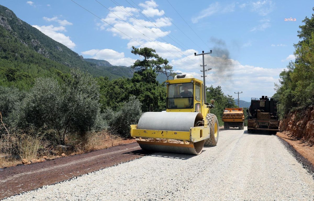 Menteşe Belediyesi Yol Çalışmalarını Sürdürüyor