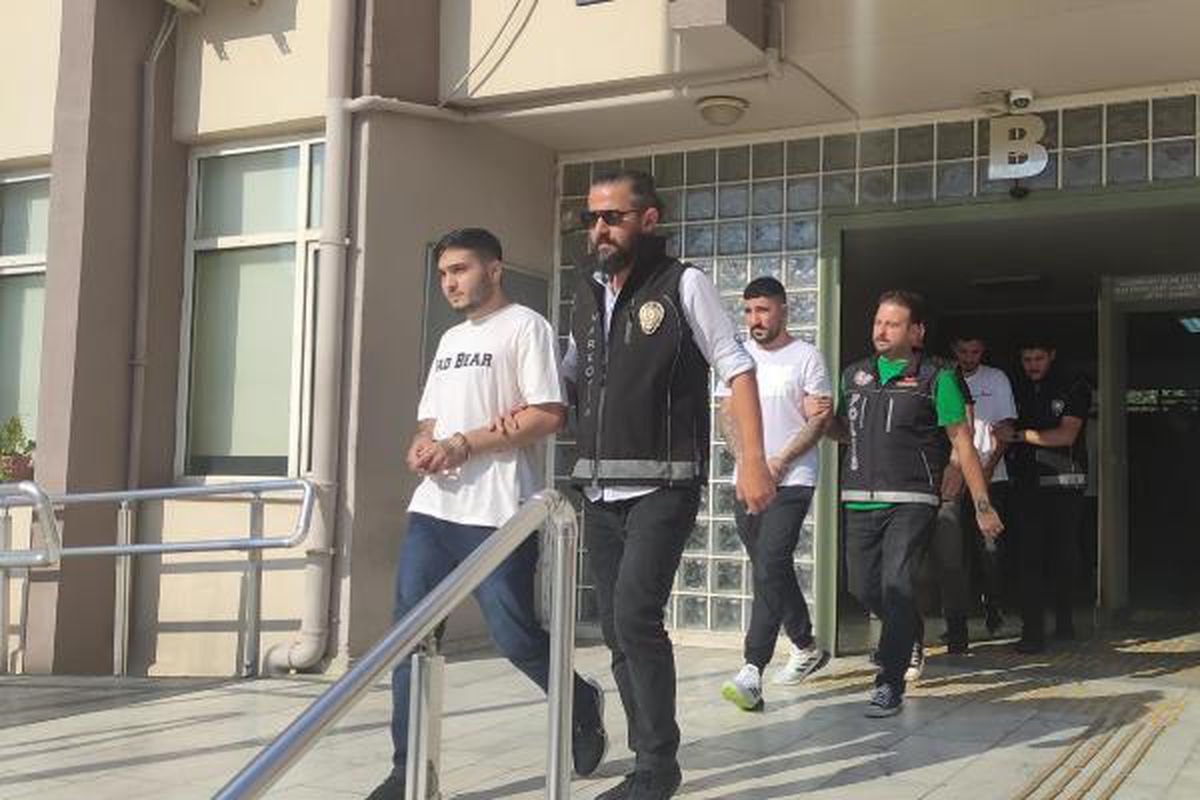Son Dakika | Otomobilde 75 kilo \'skunk\' ile yakalanan 3 şüpheli tutuklandı