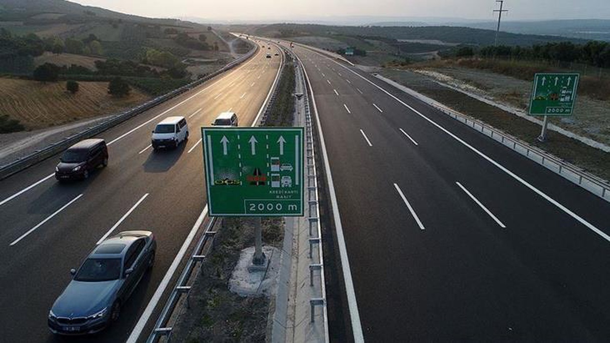 Otoyollarda yeni hız sınırı uygulaması yarın hayata geçiyor: 130 ila 140 kilometre arasında değişecek