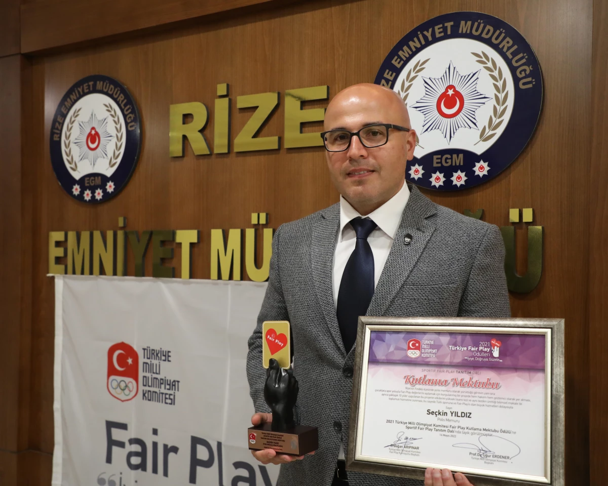 Son dakika haber: Rize\'de görev yapan polis memuru Seçkin Yıldız\'a fair-play ödülü