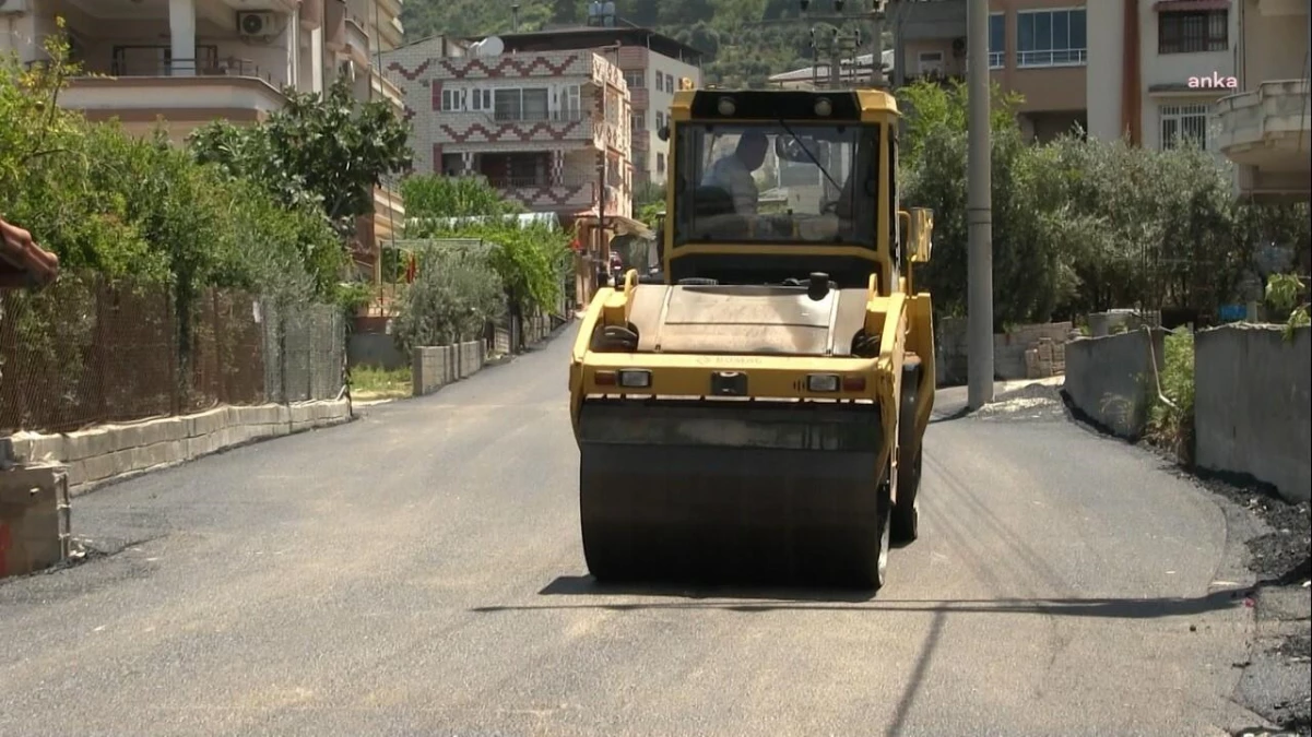 Samandağ Belediyesi Ekipleri, Yol Çalışmalarına Devam Ediyor