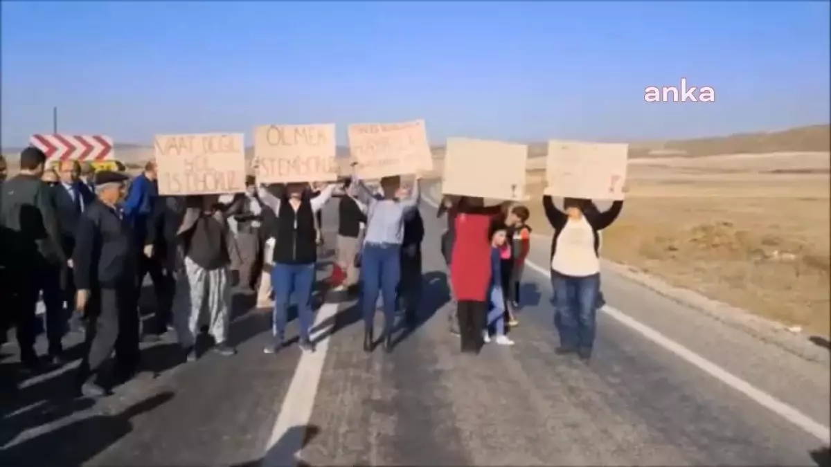 Seyitgazi "Ölüm Yolunda" Bir Kaza Daha Oldu. Belediye Başkanı Tepe: "Yolun Yatırım Programına Alınması İçin Daha Kaç Can Vermemiz Gerekiyor"