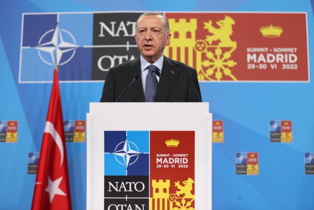Son Dakika: Cumhurbaşkanı Erdoğan: Üçlü muhtıra diplomatik zaferdir, İsveç 73 teröristi Türkiye'ye iade edecek Son Dakika: Cumhurbaşkanı Erdoğan: Üçlü muhtıra diplomatik zaferdir, İsveç 73 teröristi Türkiye'ye iade edecek