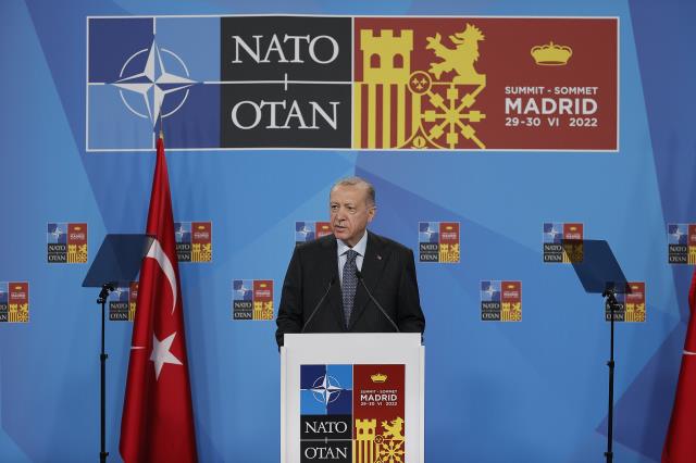 Son Dakika: Cumhurbaşkanı Erdoğan: Üçlü muhtıra diplomatik zaferdir, İsveç 73 teröristi Türkiye'ye iade edecek Son Dakika: Cumhurbaşkanı Erdoğan: Üçlü muhtıra diplomatik zaferdir, İsveç 73 teröristi Türkiye'ye iade edecek