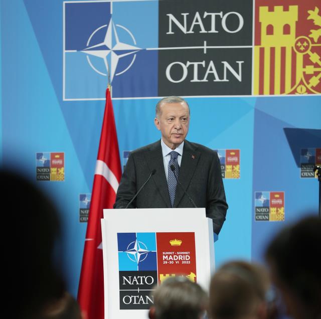 Son Dakika: Cumhurbaşkanı Erdoğan: Üçlü muhtıra diplomatik zaferdir, İsveç 73 teröristi Türkiye'ye iade edecek Son Dakika: Cumhurbaşkanı Erdoğan: Üçlü muhtıra diplomatik zaferdir, İsveç 73 teröristi Türkiye'ye iade edecek