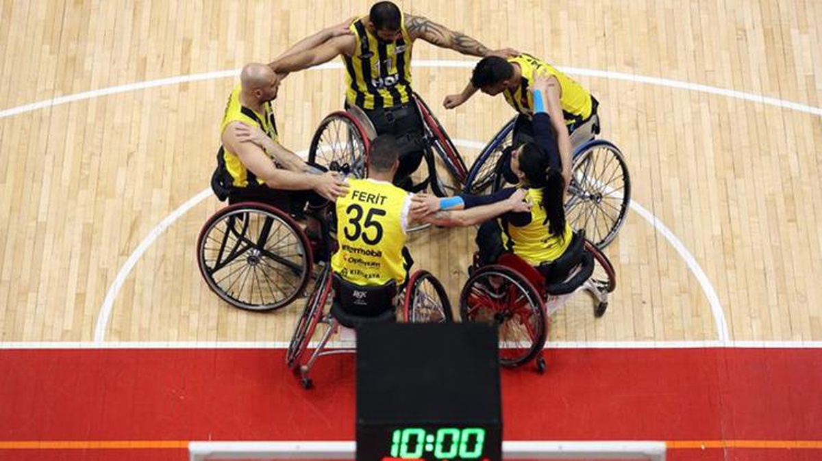 Gaziantep\'i 73-72 yenen Fenerbahçe, Tekerlekli Sandalye Basketbol Süper Ligi\'nde şampiyon oldu