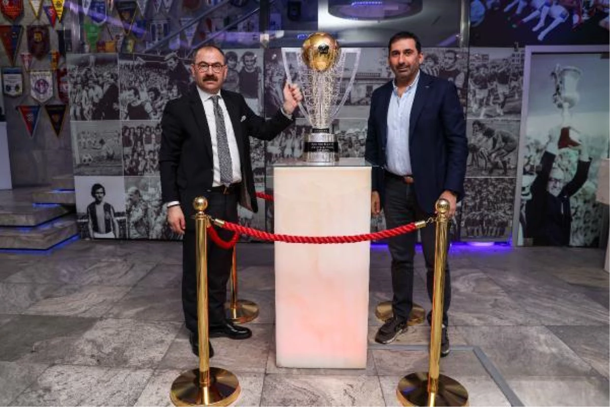 Trabzonspor\'un şampiyonluk kupasına ziyaretçi akını