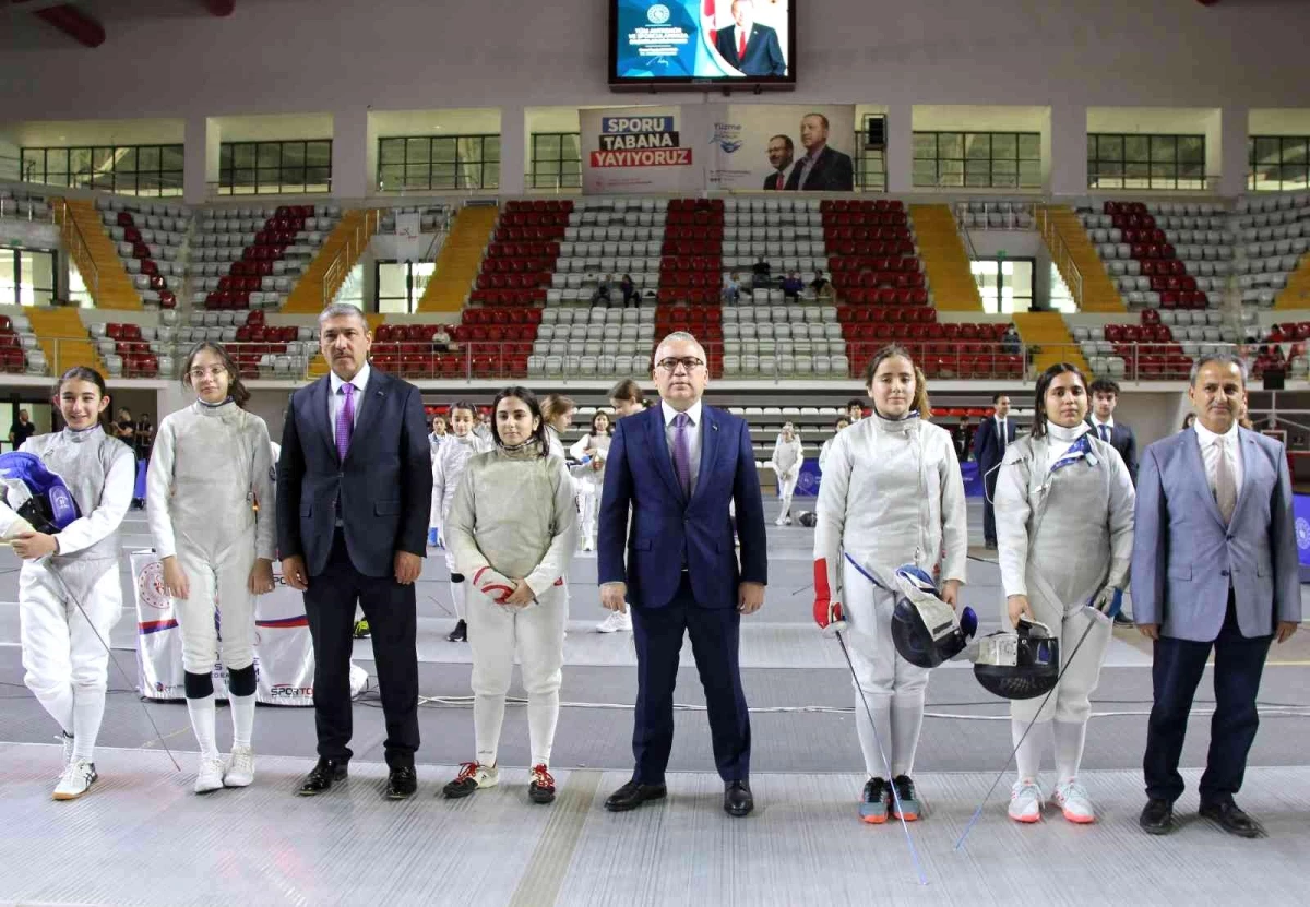 Türkiye Eskrim Şampiyonası\'nın açılış seremonisi yapıldı