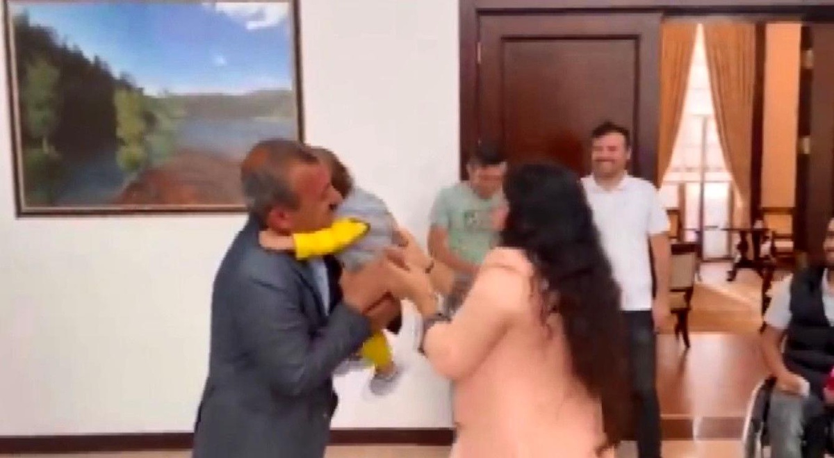 Vali ve gazi çocuğu arasında duygulandıran anlar