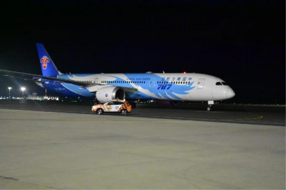 Wuhan\'dan İstanbul\'a iki buçuk yıl aradan sonra ilk yolcu uçağı indi