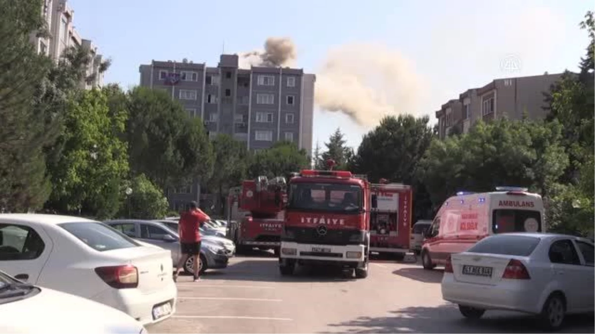 Son dakika haber: 8 katlı apartmanın çatısında çıkan yangın söndürüldü