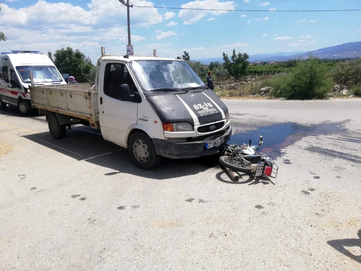 Son dakika haberleri: Alaşehir\'de motosiklet ile kamyonet çarpıştı: 1 ölü